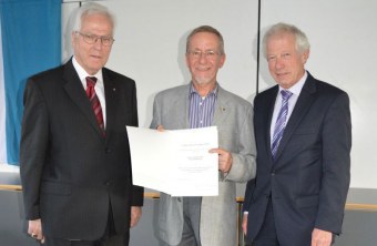 Günter Zeitler erhält das Ehrenzeichen für Ehrenamtsverdienste