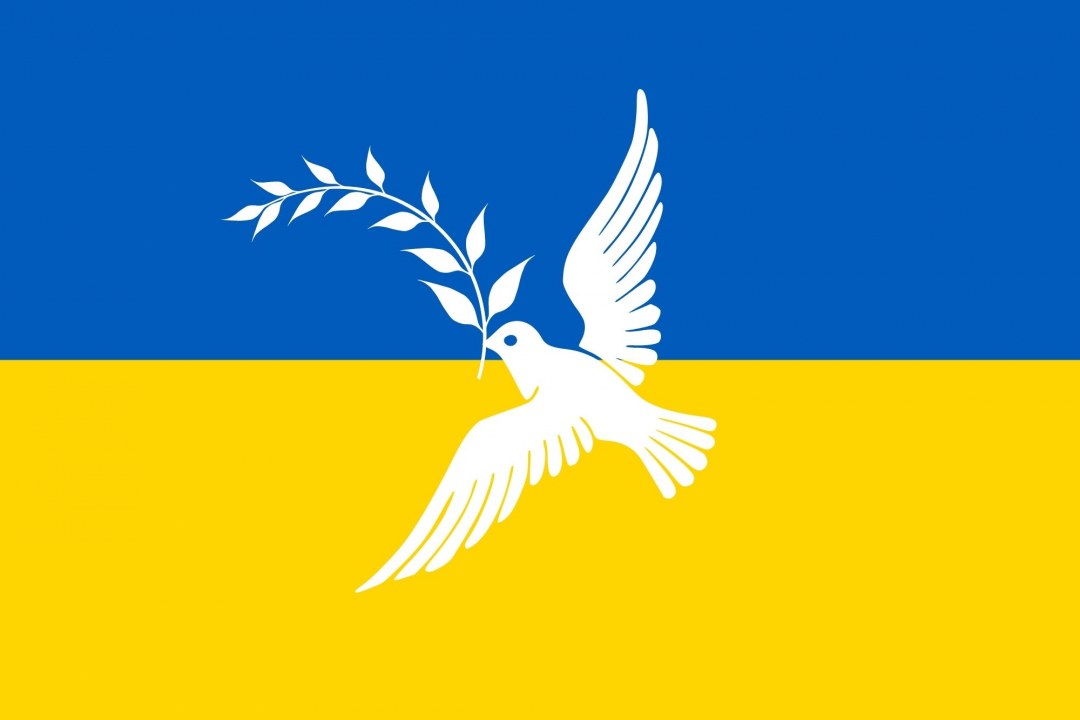 Ukrainische Flagge mit Friedenstaube | © Canva Pro