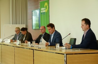 Pressekonferenz nach einem Jahr Volksbegehren, von links nach rechts: Becker, Schäffer, Hartmann, Obermaier | © LBV