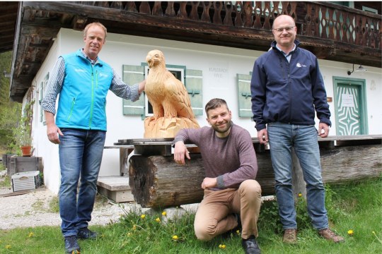 Übergabe der Bartgeier-Skulptur | © Nationalpark Berchtesgaden