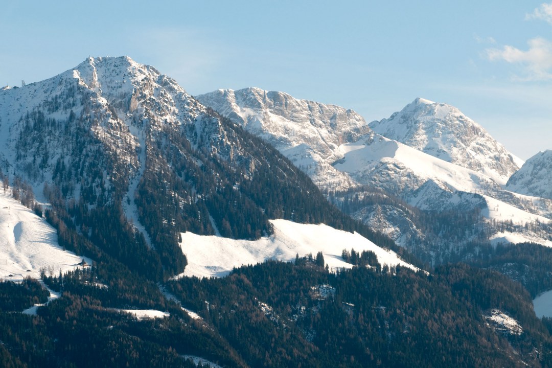 vBerchtesgadener Alpen mit Schnee und Wald | © Thomas Duerst