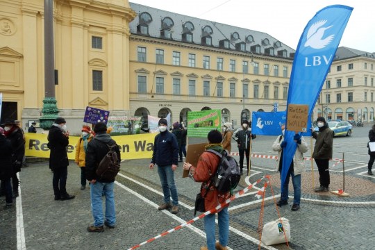 Demonstration in Teublitz gegen Verkauf von Staatswald