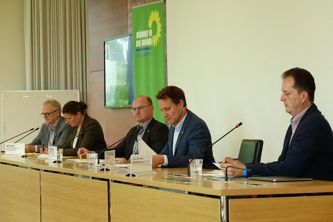 Pressekonferenz nach einem Jahr Volksbegehren, von links nach rechts: Becker, Schäffer, Hartmann, Obermaier | © LBV