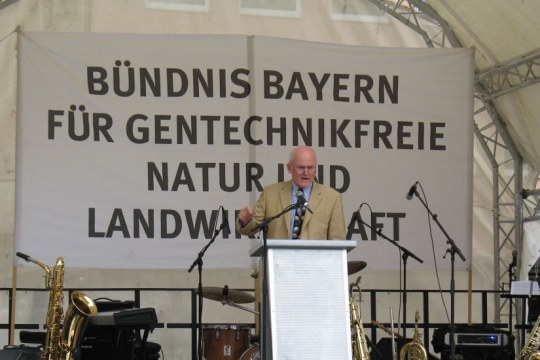 Ehemaliger Vorsitzender des LBV Ludwig Sothmann auf einer Demo gegen Gentechnik | © Carmen Günnewig